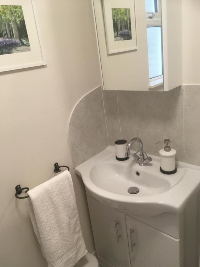 Cute Self-Contained Guest Room With Ensuite And Private Decked Porch In Glastonbury Exteriör bild