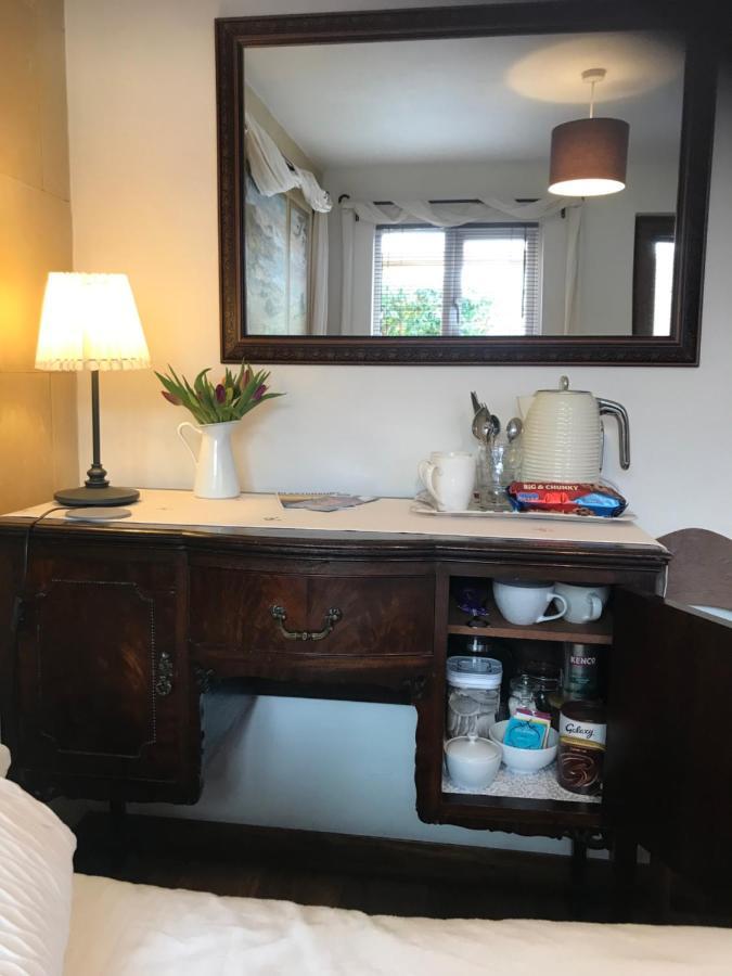 Cute Self-Contained Guest Room With Ensuite And Private Decked Porch In Glastonbury Exteriör bild